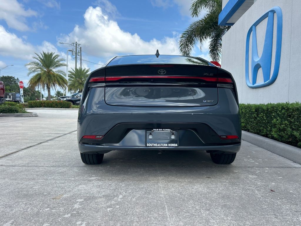 Vehicle image 6 of 23