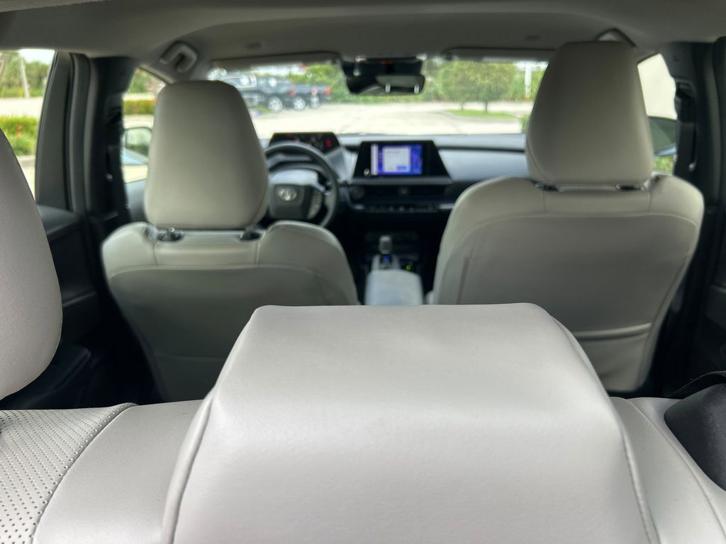 Vehicle image 11 of 23