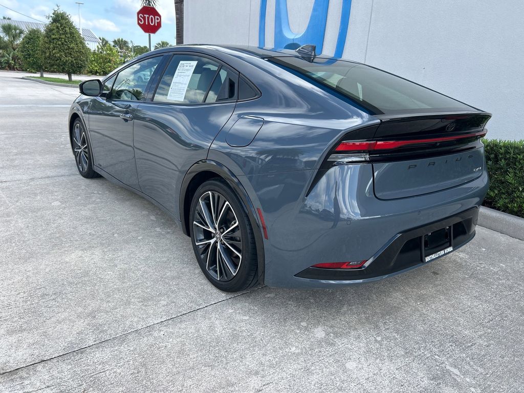 Vehicle image 7 of 23