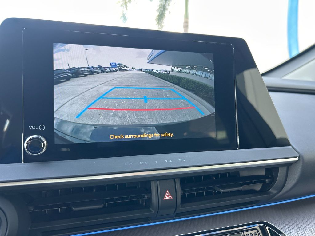 Vehicle image 18 of 23