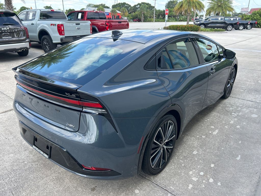 Vehicle image 5 of 23