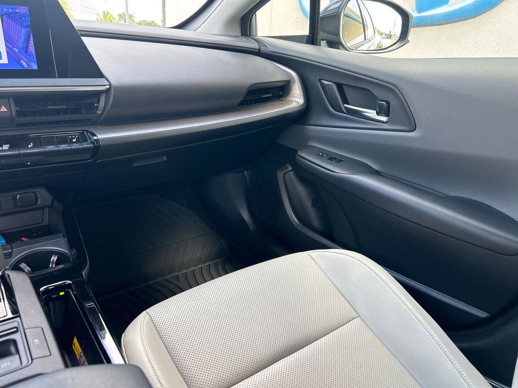 Vehicle image 15 of 23