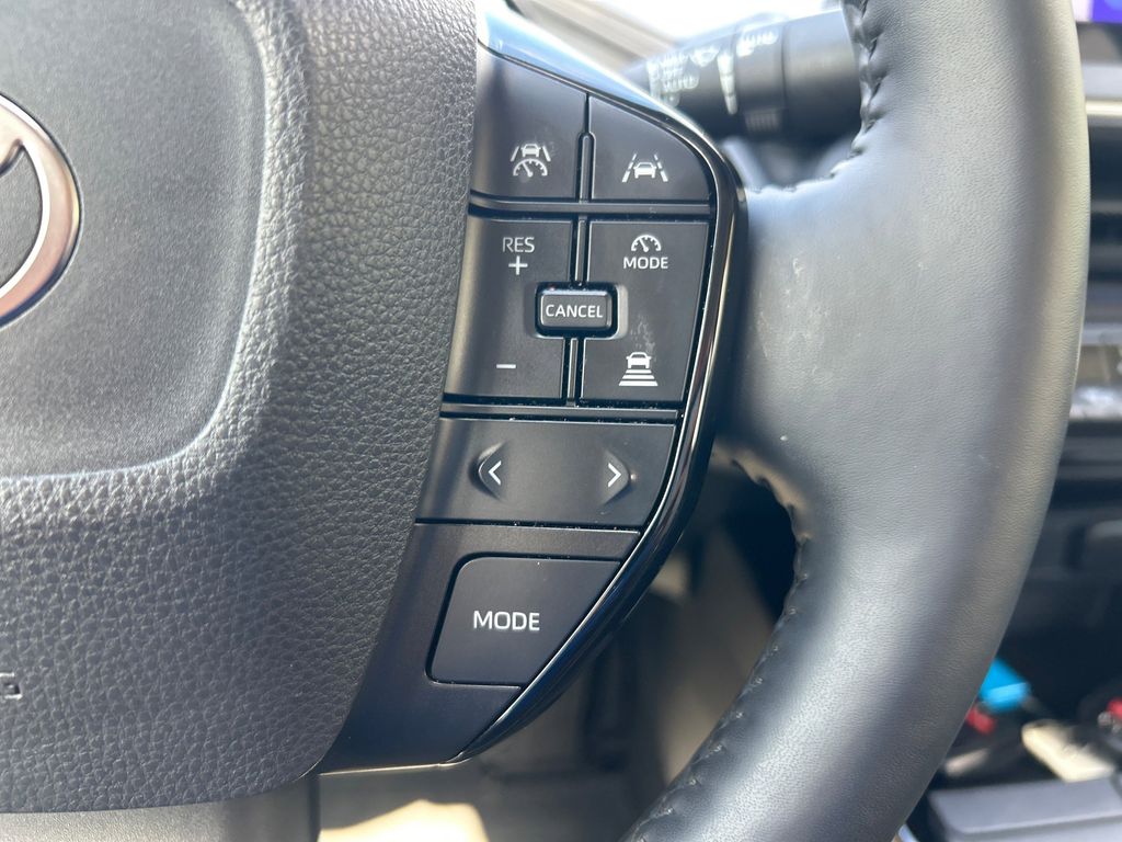 Vehicle image 16 of 23
