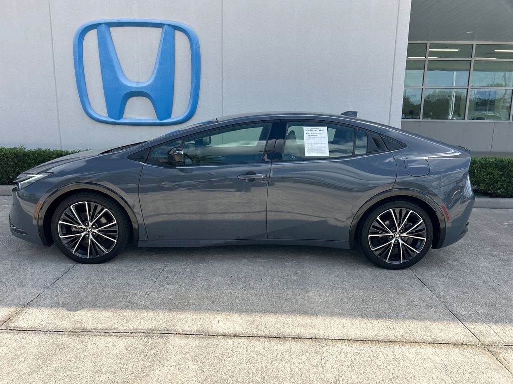 Vehicle image 8 of 23