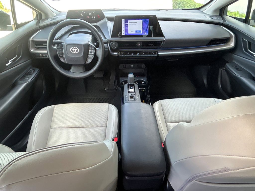 Vehicle image 13 of 23