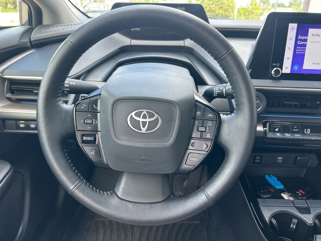 Vehicle image 17 of 23