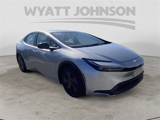 Vehicle image 3 of 14