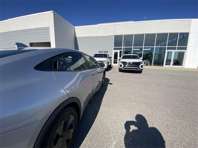 Vehicle image 13 of 14