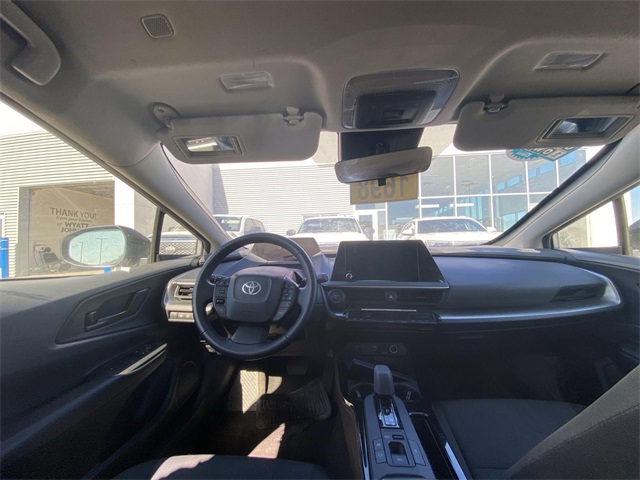 Vehicle image 12 of 14