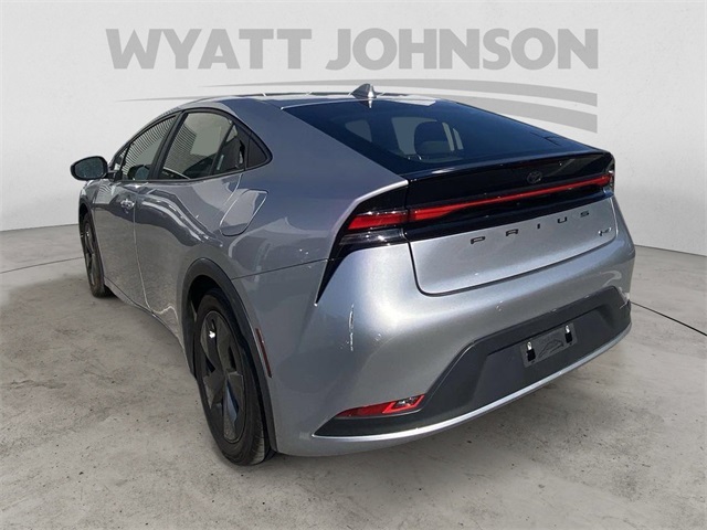 Vehicle image 7 of 14