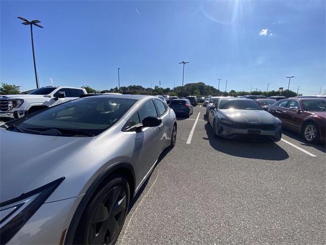Vehicle image 4 of 14