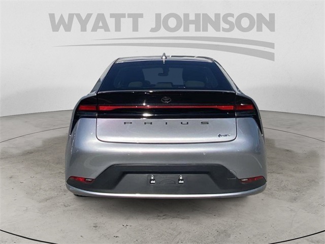 Vehicle image 8 of 14