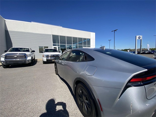 Vehicle image 9 of 14