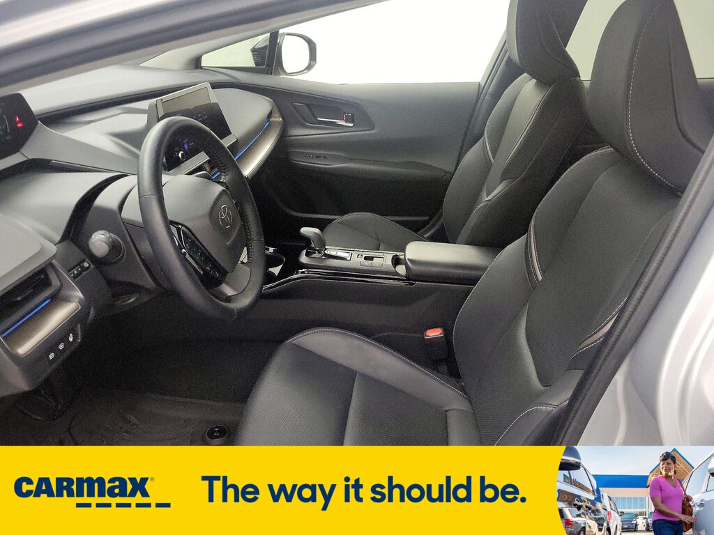 Vehicle image 11 of 27