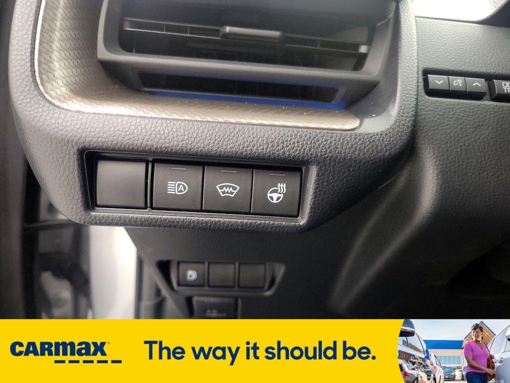 Vehicle image 21 of 27