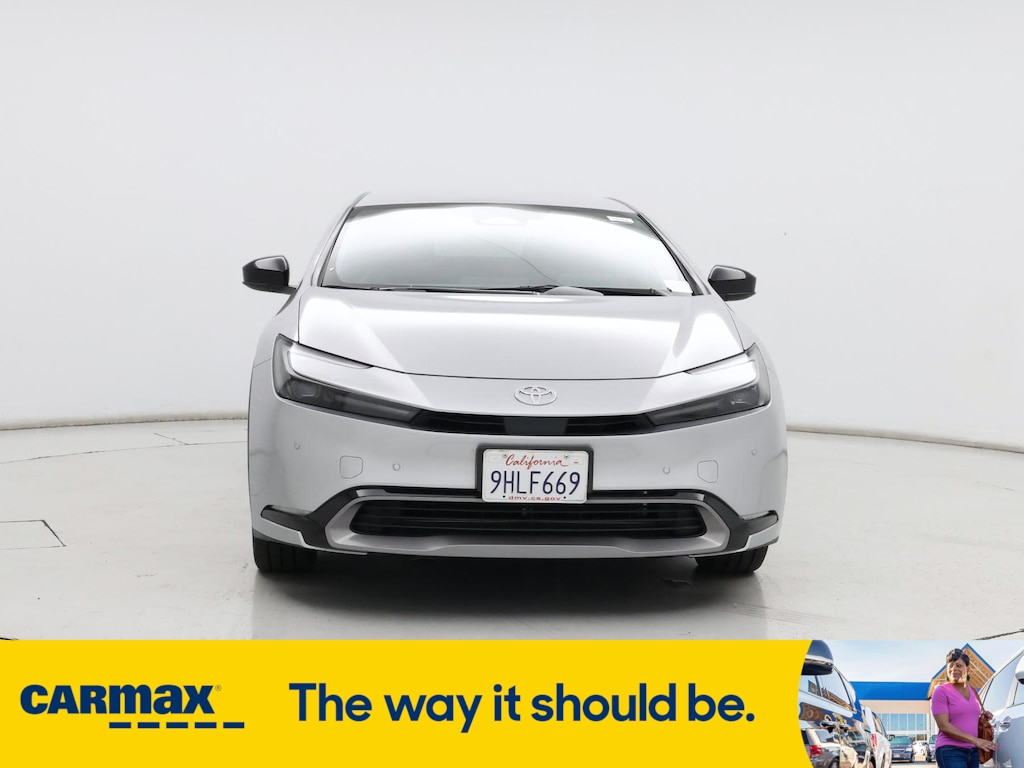 Vehicle image 2 of 27