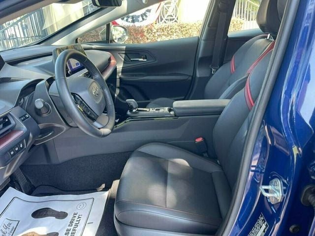 Vehicle image 12 of 18