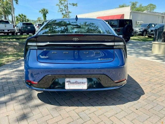 Vehicle image 10 of 18