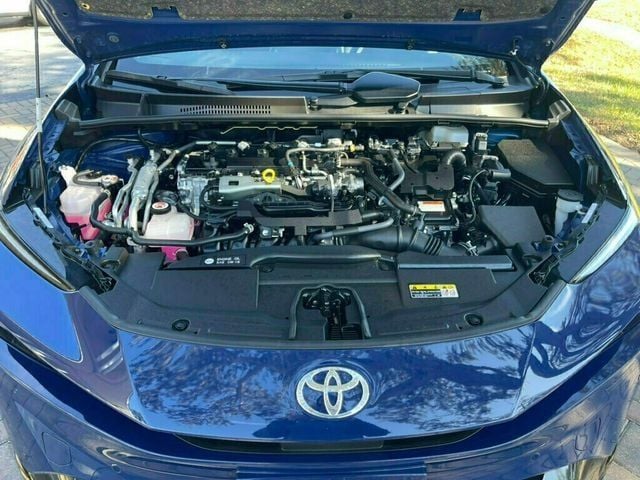 Vehicle image 8 of 18