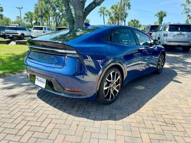 Vehicle image 5 of 18
