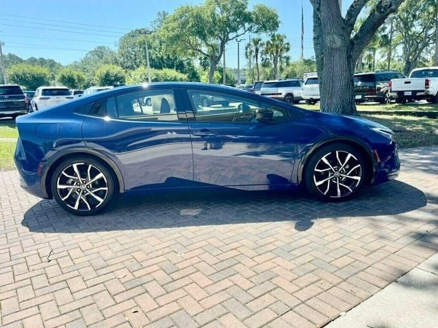 Vehicle image 4 of 18