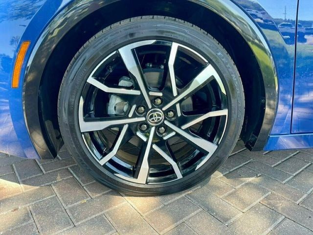 Vehicle image 9 of 18