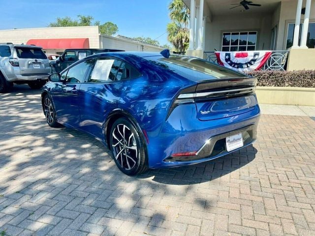 Vehicle image 6 of 18