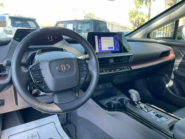 Vehicle image 13 of 18