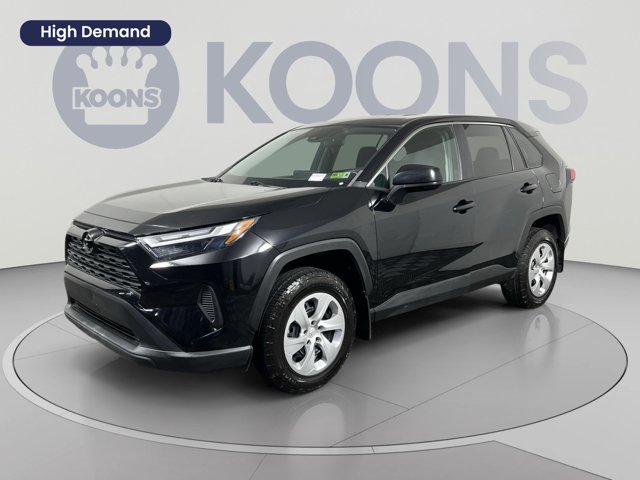 2023 Toyota RAV4 LE Image 2 of 21