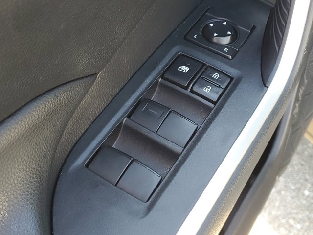 Vehicle image 24 of 31