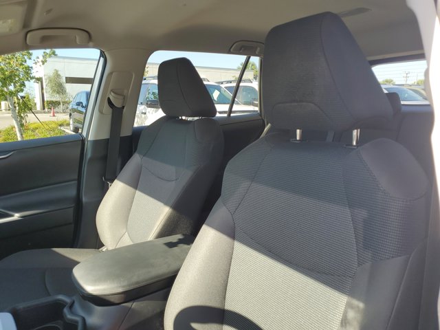 Vehicle image 23 of 31