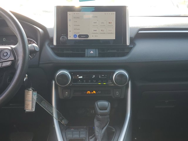 Vehicle image 21 of 31