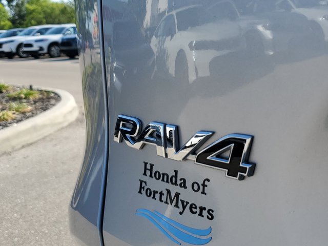 Vehicle image 12 of 31