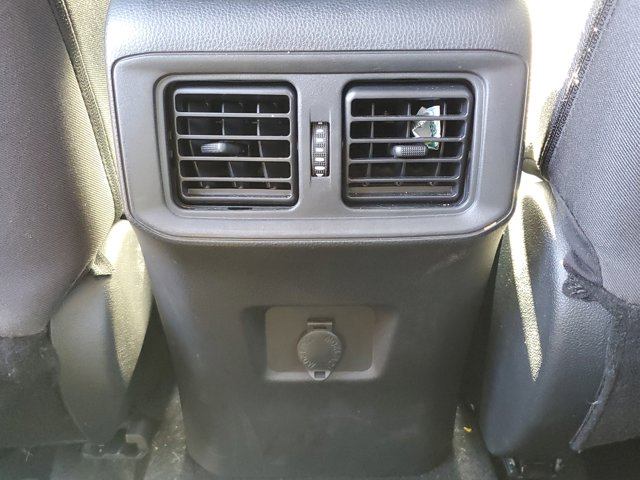 Vehicle image 18 of 31