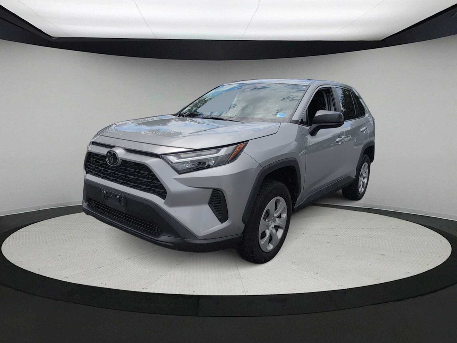2023 Toyota RAV4 LE Image 1 of 32