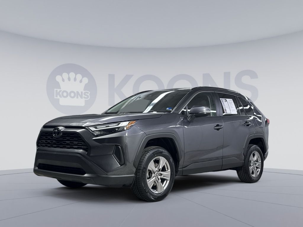 2023 Toyota RAV4 XLE Image 2 of 42