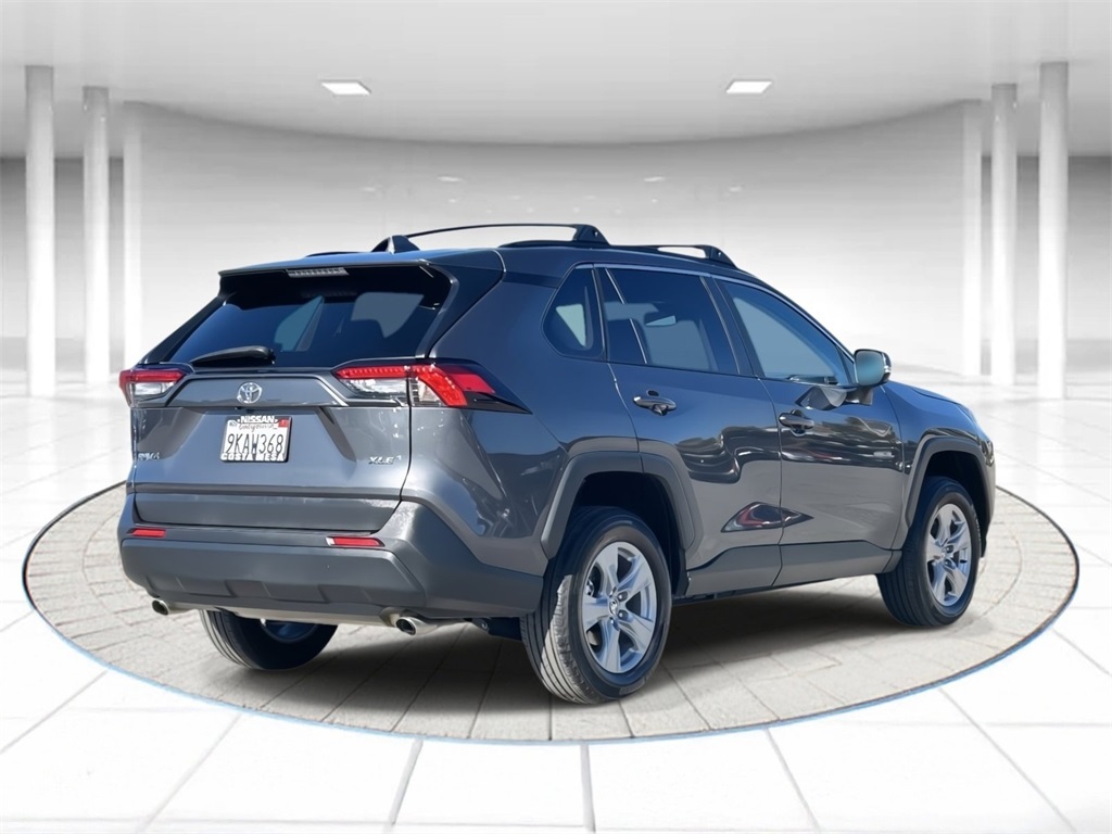 2023 Toyota RAV4 XLE Image 4 of 30