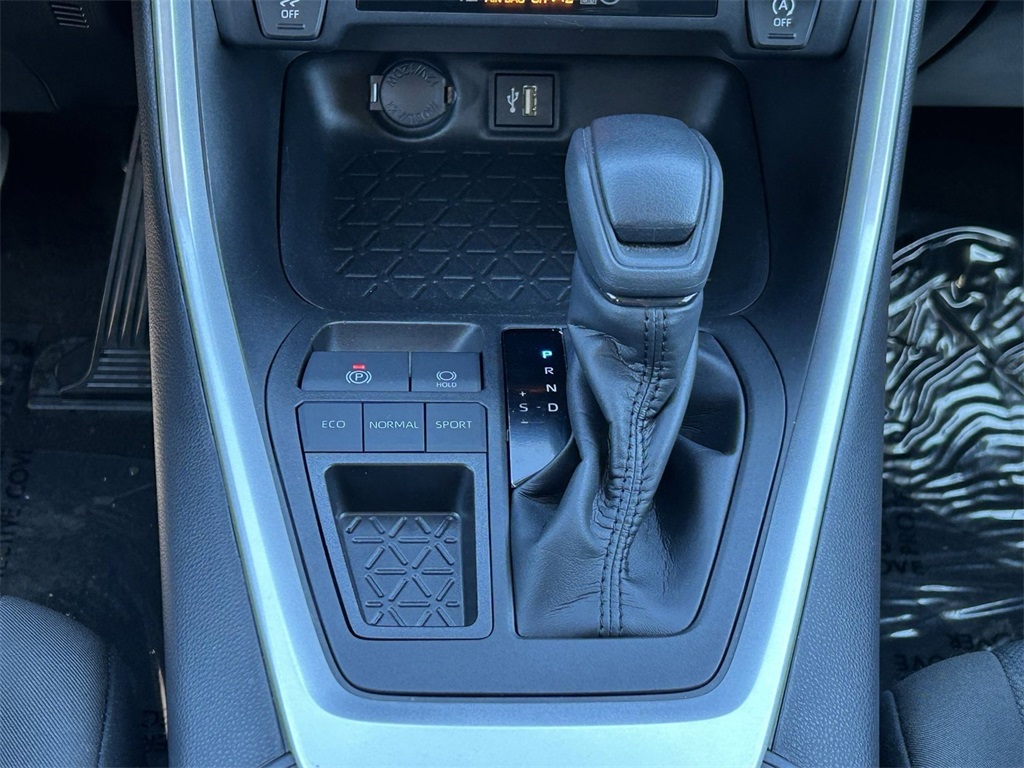 2023 Toyota RAV4 XLE Image 22 of 30