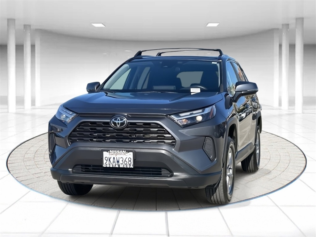 2023 Toyota RAV4 XLE Image 2 of 30