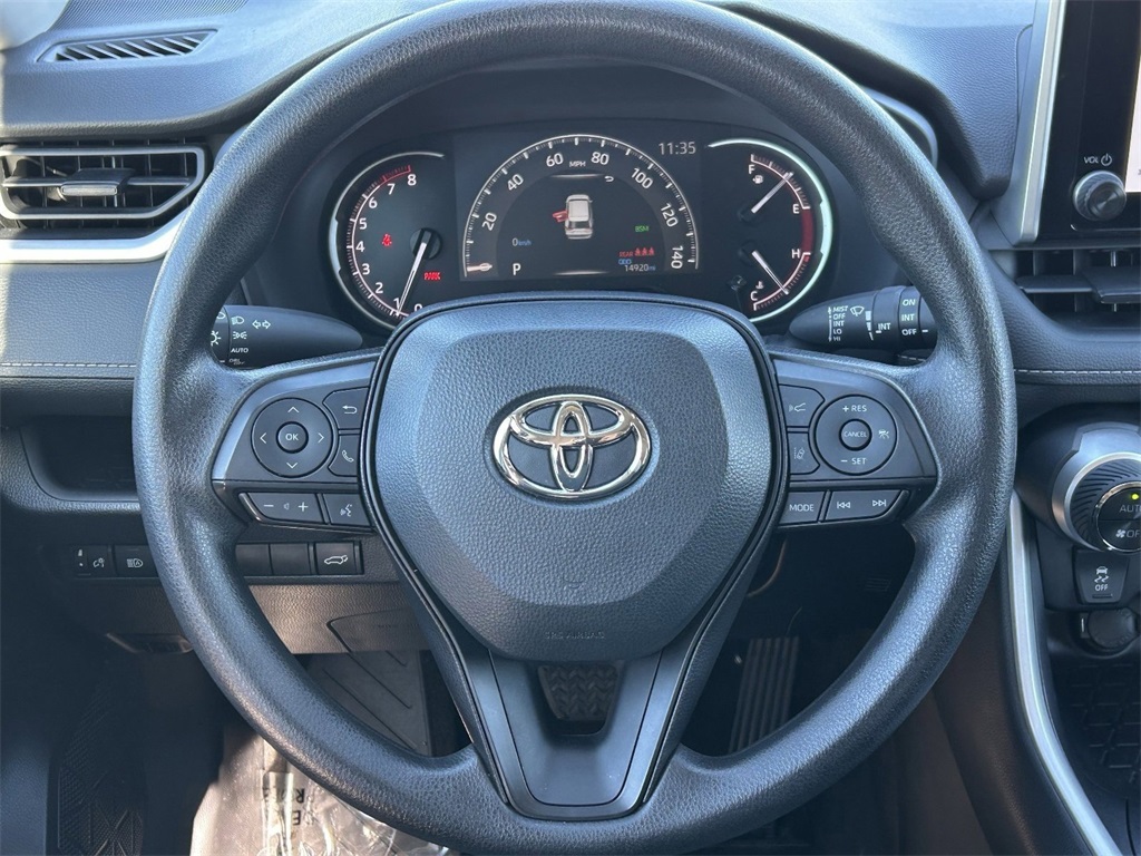 2023 Toyota RAV4 XLE Image 16 of 30