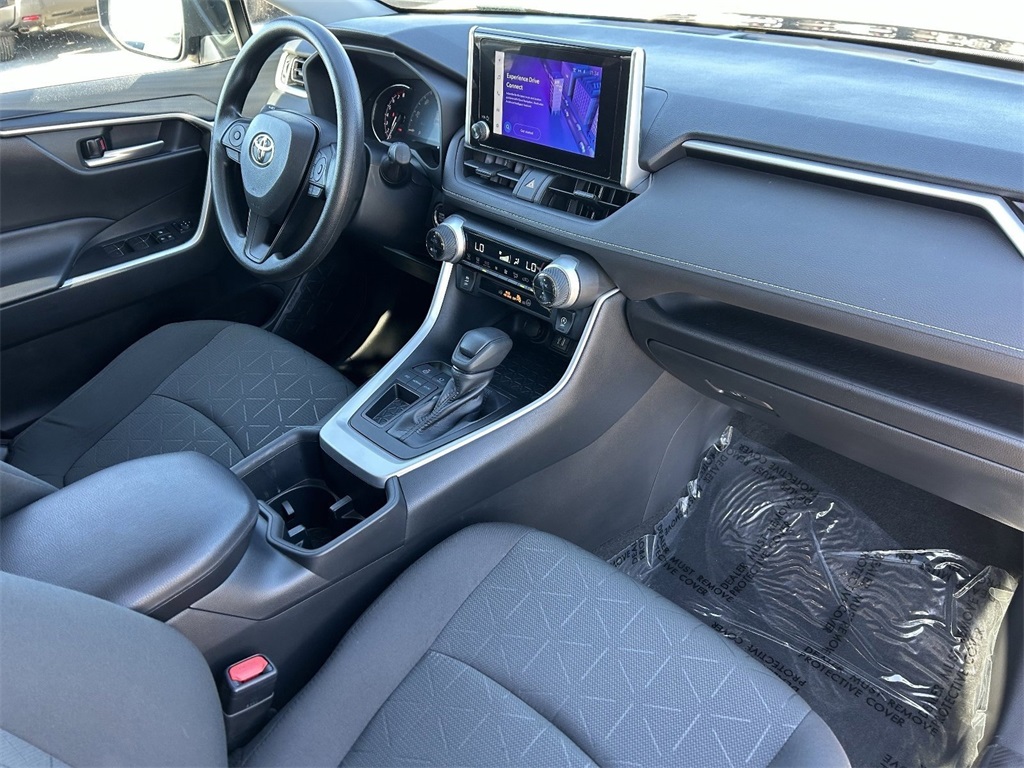 2023 Toyota RAV4 XLE Image 15 of 30