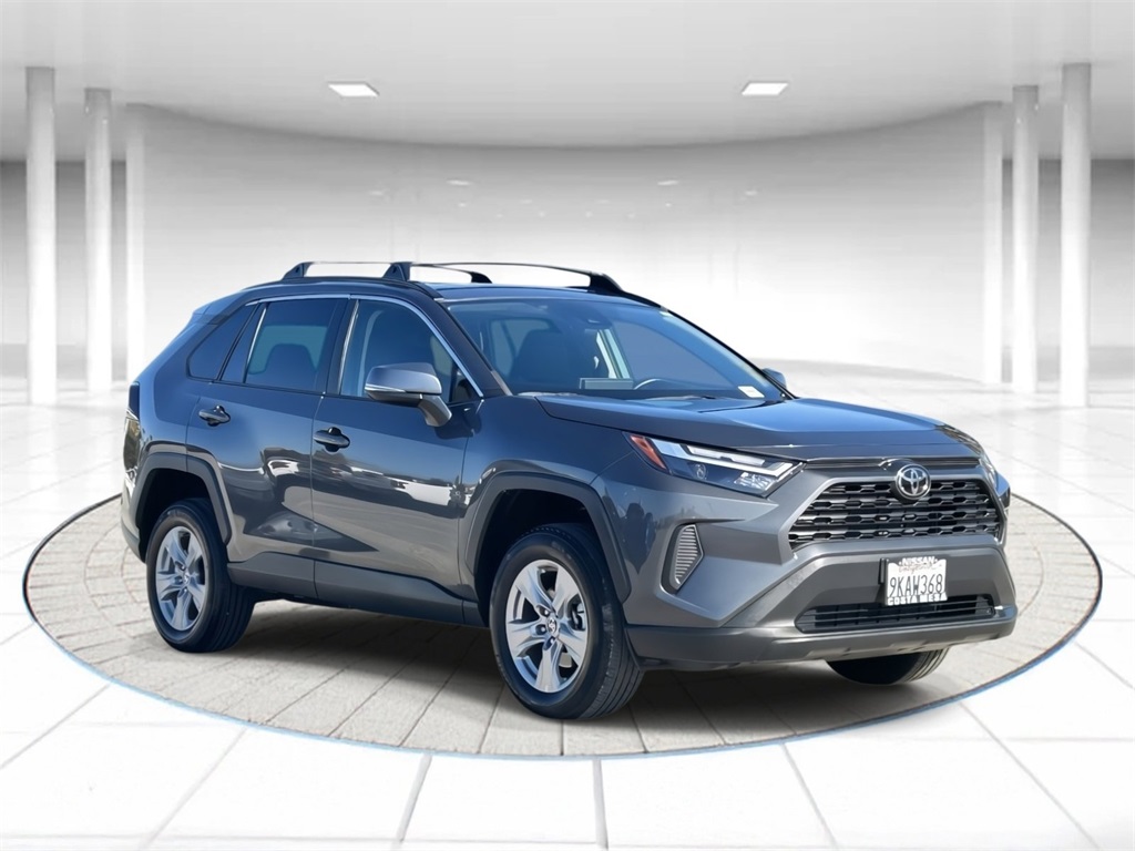 2023 Toyota RAV4 XLE Image 3 of 30