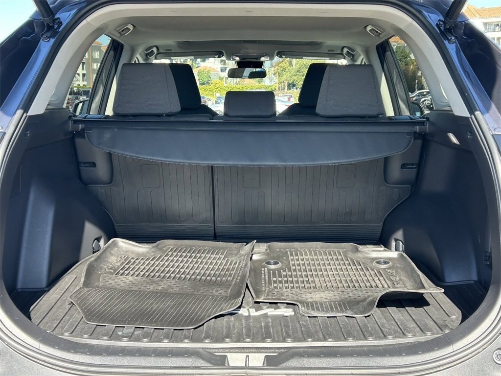 2023 Toyota RAV4 XLE Image 8 of 30