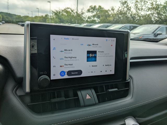 Vehicle image 21 of 27