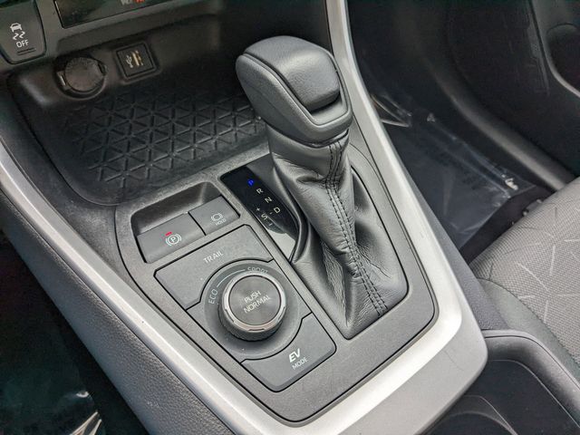 Vehicle image 24 of 27