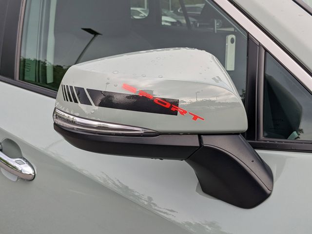 Vehicle image 11 of 27