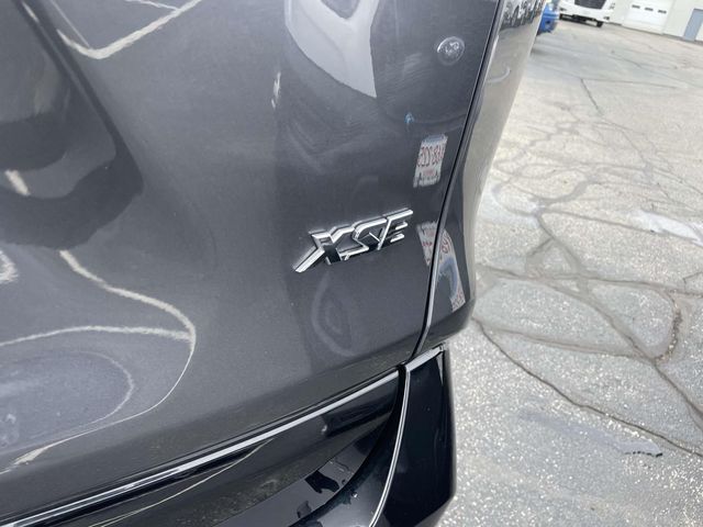 Vehicle image 10 of 36