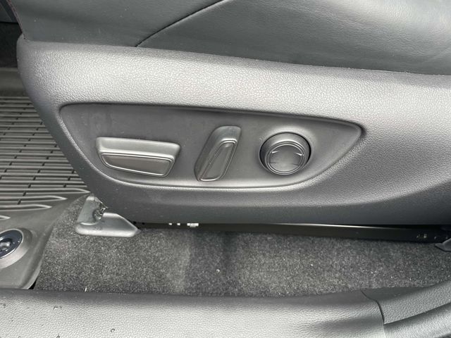 Vehicle image 21 of 36