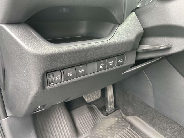 Vehicle image 23 of 36