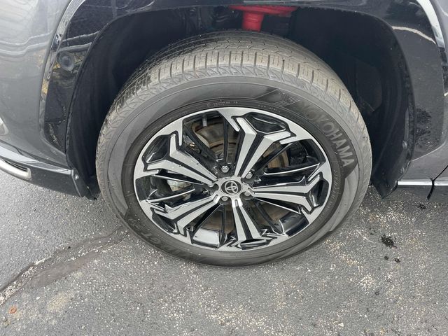 Vehicle image 13 of 36